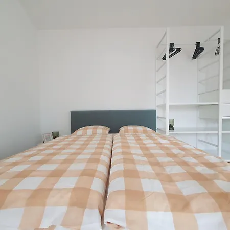 Near Lake One Bedroom Adorable *