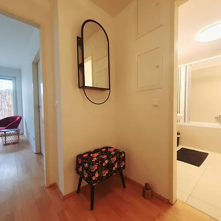 Near Lake One Bedroom Adorable