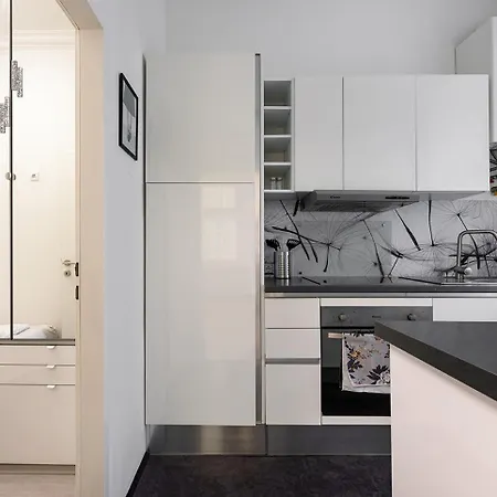 Neu, Renoviert Und Ruhig, 20 Minuten Ins Zentrum Apartment *