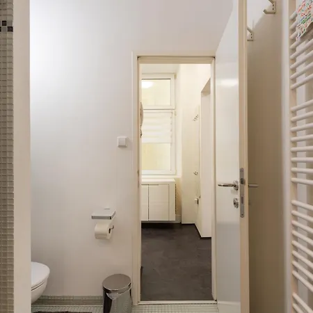 Apartment Neu, Renoviert Und Ruhig, 20 Minuten Ins Zentrum Vienna