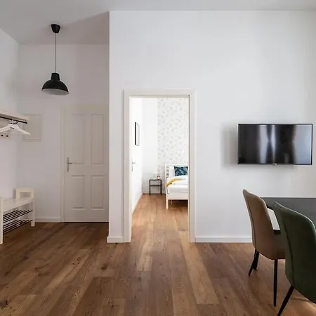 Apartment Sleek 1br Flat Near Center By Hm *