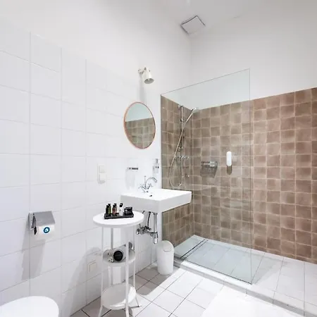 Apartment Sleek 1br Flat Near Center By Hm