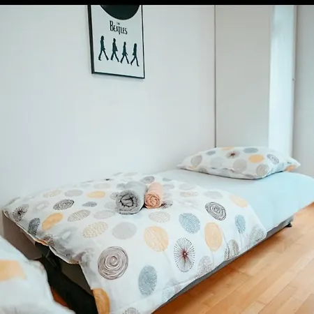 Raimond 27 Apartment *