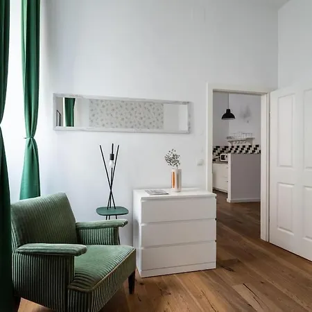 Sleek 1br Flat Near Center By Hm