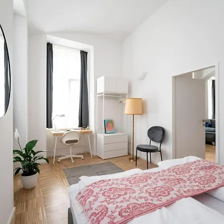 Spacious 2br Near Attractions By Hm *
