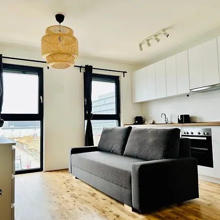 Modern With Balcony & Free Parking - Nearby Metro *
