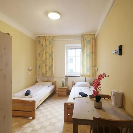 Double In Hutteldorfer Strasse Area *