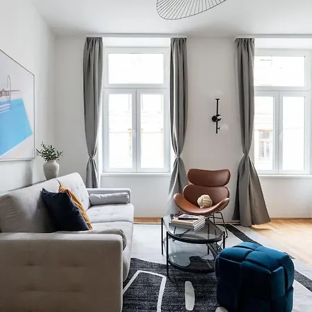 Pristine 1br Suite, Quick To By Hm Daire
