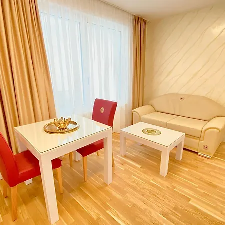 Apartment Steiner Residences Rembrandt *
