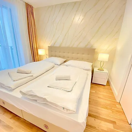 Apartment Steiner Residences Rembrandt *