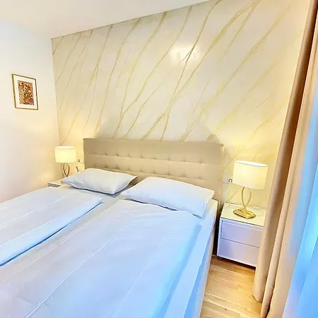 Apartment Steiner Residences Rembrandt