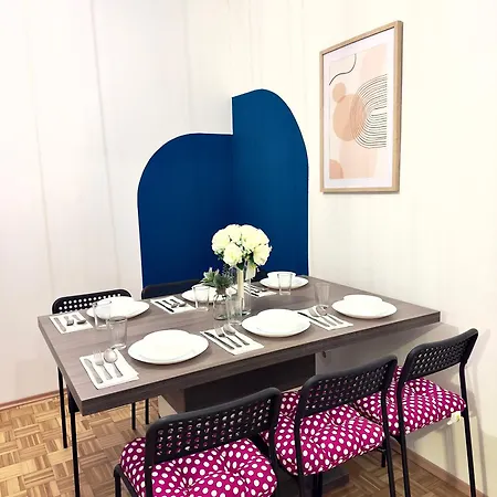 Design 3 Bedroom Near Main Train Station Apartmán