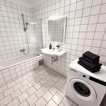 Apartmán Design 3 Bedroom Near Main Train Station *