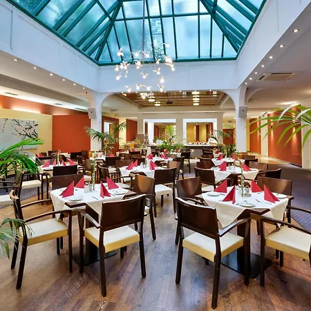 Hotel Austria Trend Ananas 4*