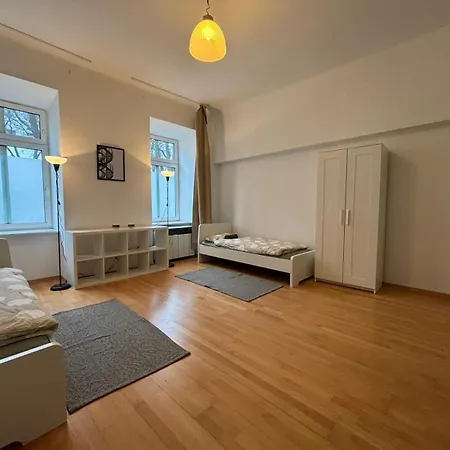 Josefinengasse Hostel *