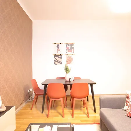 Ruby With Patio Apartment