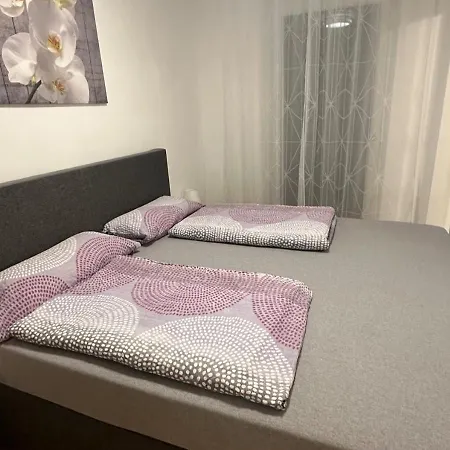 Cozy Two-room Near Vic Appartement Wenen