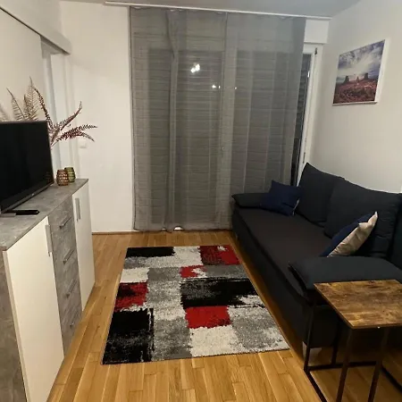 Cozy Two-room Near Vic