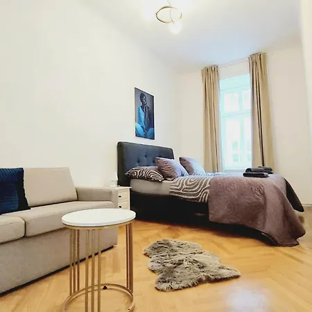 Apartment Superior 4 Bedroom *