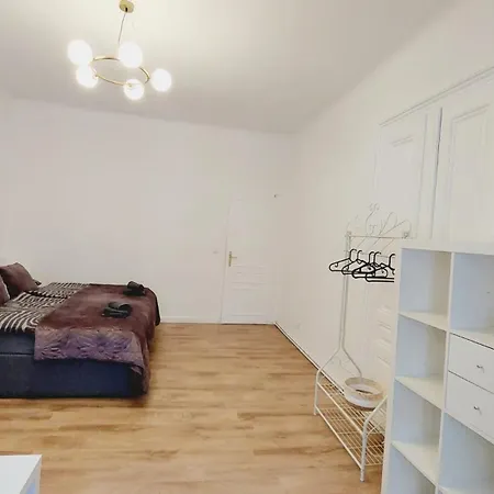 Superior 4 Bedroom Apartment *