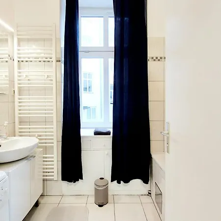 Apartment Superior 4 Bedroom *