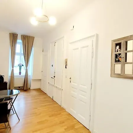 Apartment Superior 4 Bedroom *