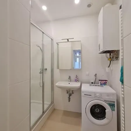 New!l! Exclusive Near Opera Apartment *