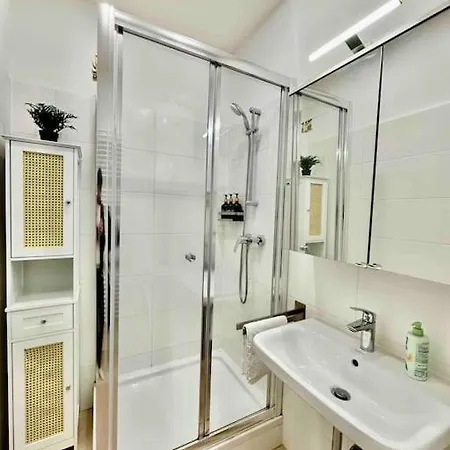 New!l! Exclusive Near Opera Apartment