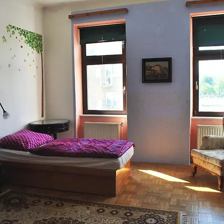 Zimmer Blumengasse - Women Only Homestay *
