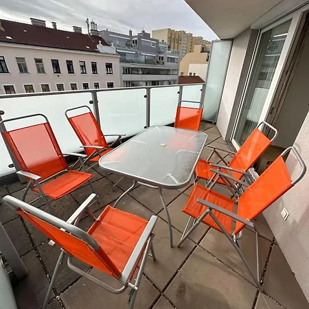 Huge Flat With Terrace & Parking And 3 Bed Apartment *