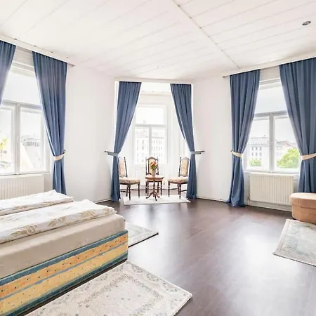 Apartment Charming Spacious