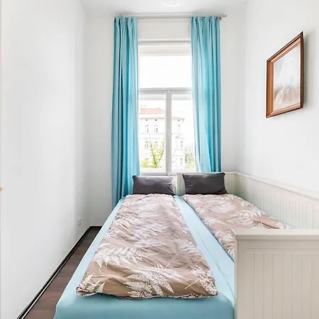 Charming Spacious Apartment *