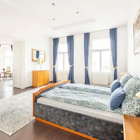 Apartment Charming Spacious