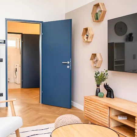 Apartment Myflat - Bright Near Station
