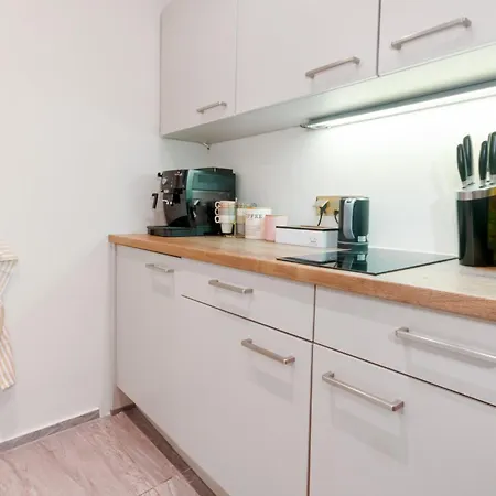Zentral - Netflix - 2 Stoecke - Arbeitsplatz