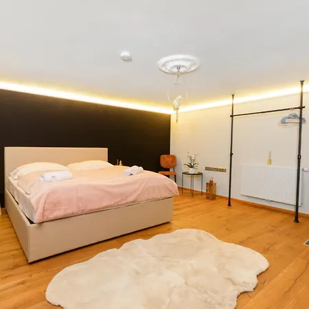 Zentral - Netflix - 2 Stoecke - Arbeitsplatz Vienna