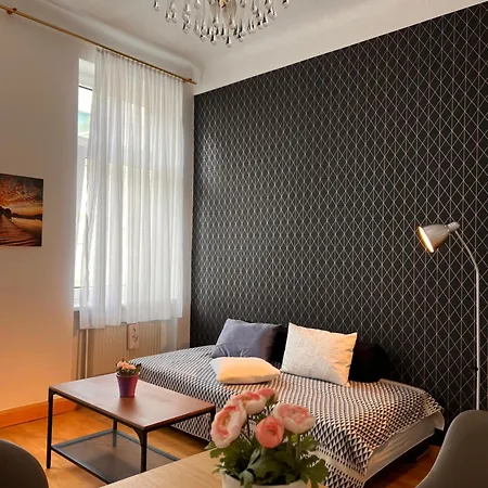 Apartment & Near Reumannplatz
