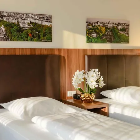 Plaza Premium 4* Wien