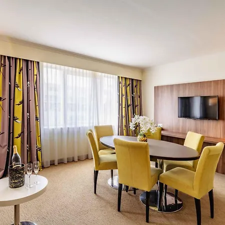 Hotel Plaza Premium 4*