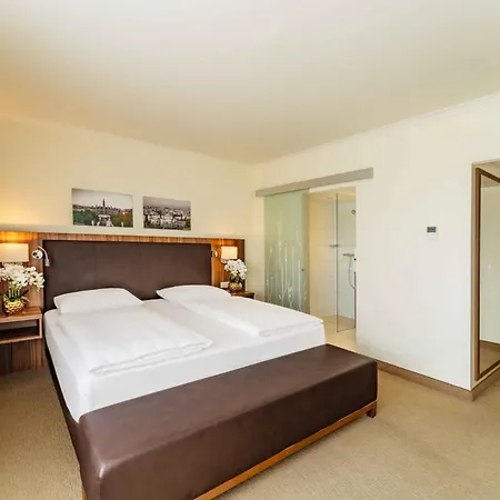 Plaza Premium Hotel