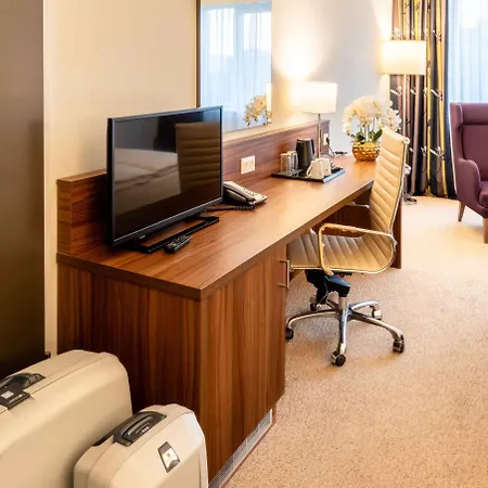 Plaza Premium Hotel 4*