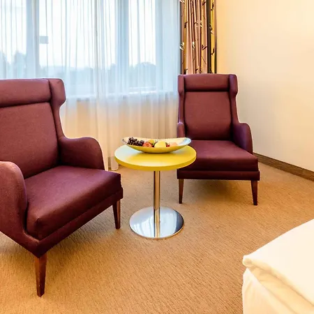 Plaza Premium Hotel