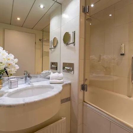 Hotel Plaza Premium 4*