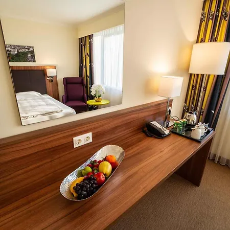 Plaza Premium 4*