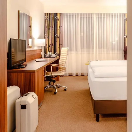 Plaza Premium Hotel 4*