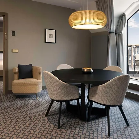 Hilton Plaza 4*