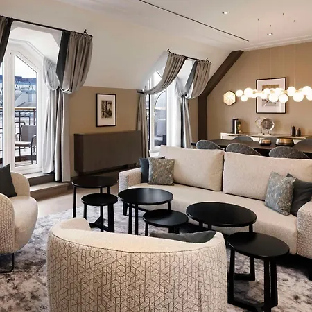 Hilton Plaza Hotel