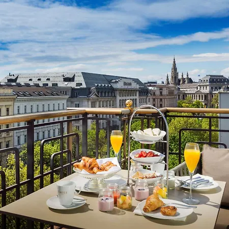 Hilton Plaza Hotel 4*