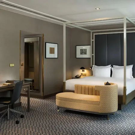 Hilton Plaza Hotel 4*