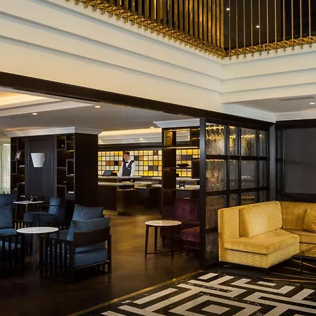 Hilton Plaza 4*